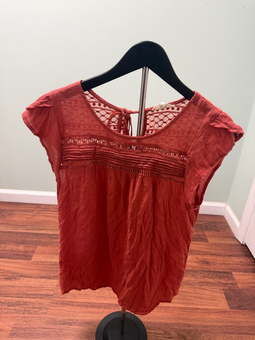 Women's Burnt Orange Crochet-Back Short Sleeve Blouse